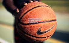 中彩网|纽约女球迷尼克斯主场观赛亮眼 赛场秀身材颜值惊艳全场