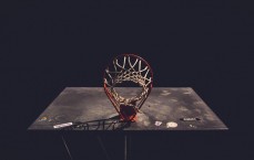 江苏体彩网-埃因霍温欧冠生死战，败于拜仁恐出局，佩里西奇或面临离队