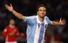 江苏体彩网-斯马特手感冰封成球队败因？12投1中三分9中0正负值-10引热议