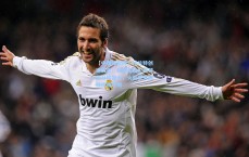 【中国体彩网】杜兰特创造历史！超越张伯伦登顶得分榜第七，火箭官方致敬传奇时刻