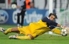 中国体彩网|汉堡对阵法兰克福，洛孔加与武什科维奇首发建功，堂安律搭档达胡德激战全场