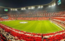 中彩网：传奇奥斯卡满血复活现身海港亚冠看台，球迷狂热呼喊队危速归！