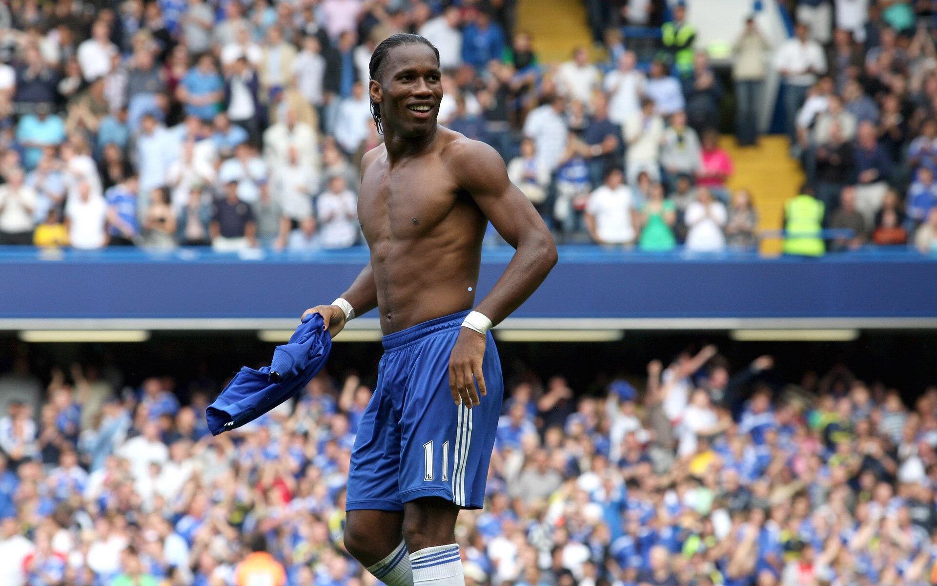 横滨水手官宣，让-克劳德租借上海海港一个赛季，买断条款成战略焦点