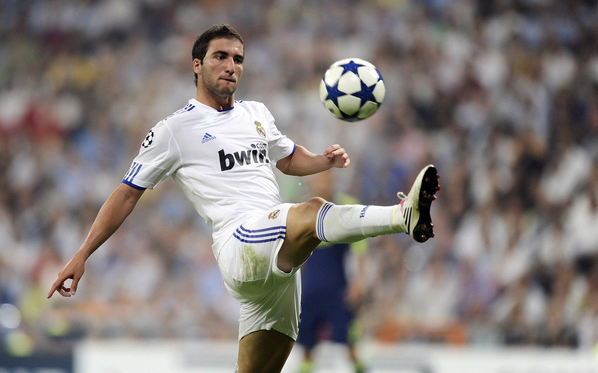 转会市场新焦点，那不勒斯与莱比锡竞逐后卫德拉古辛